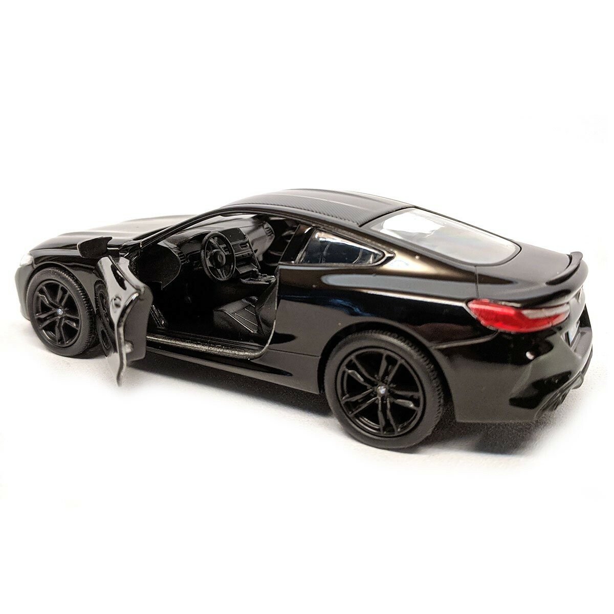 5425D) Kinsmart - 1:38 Scale Model BMW M8 Competition Coupe