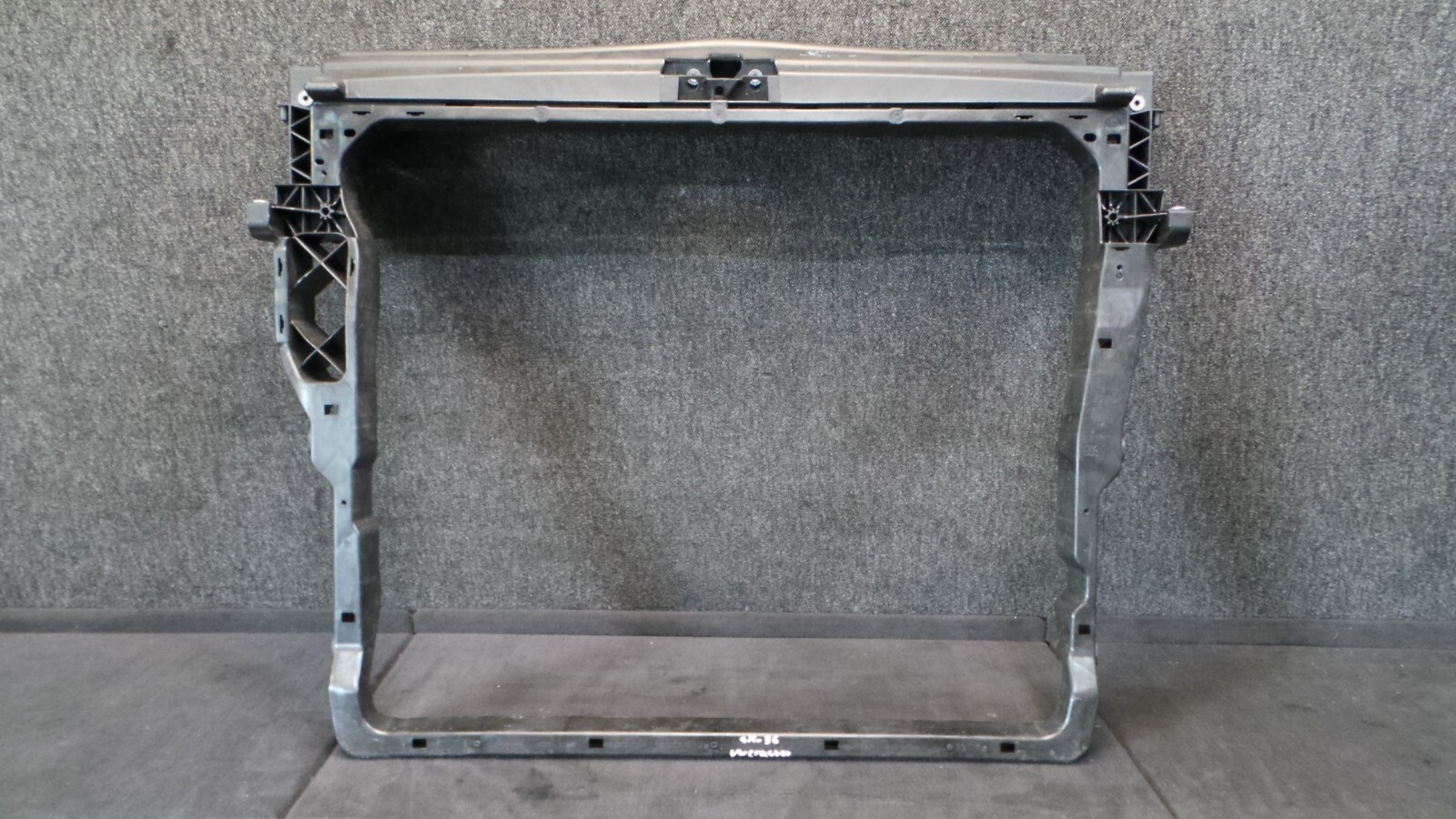 SM-36 * Schloss Träger Front Vorne Kühler Unterstützung 7C0805588 