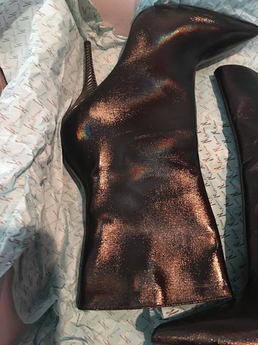 NUEVAS EN CAJA Botas Marciano Media Pantorrilla Negra Iridiscente Tela Múltiple Talla 7 $350 R-Kizzie - Imagen 5 de 6