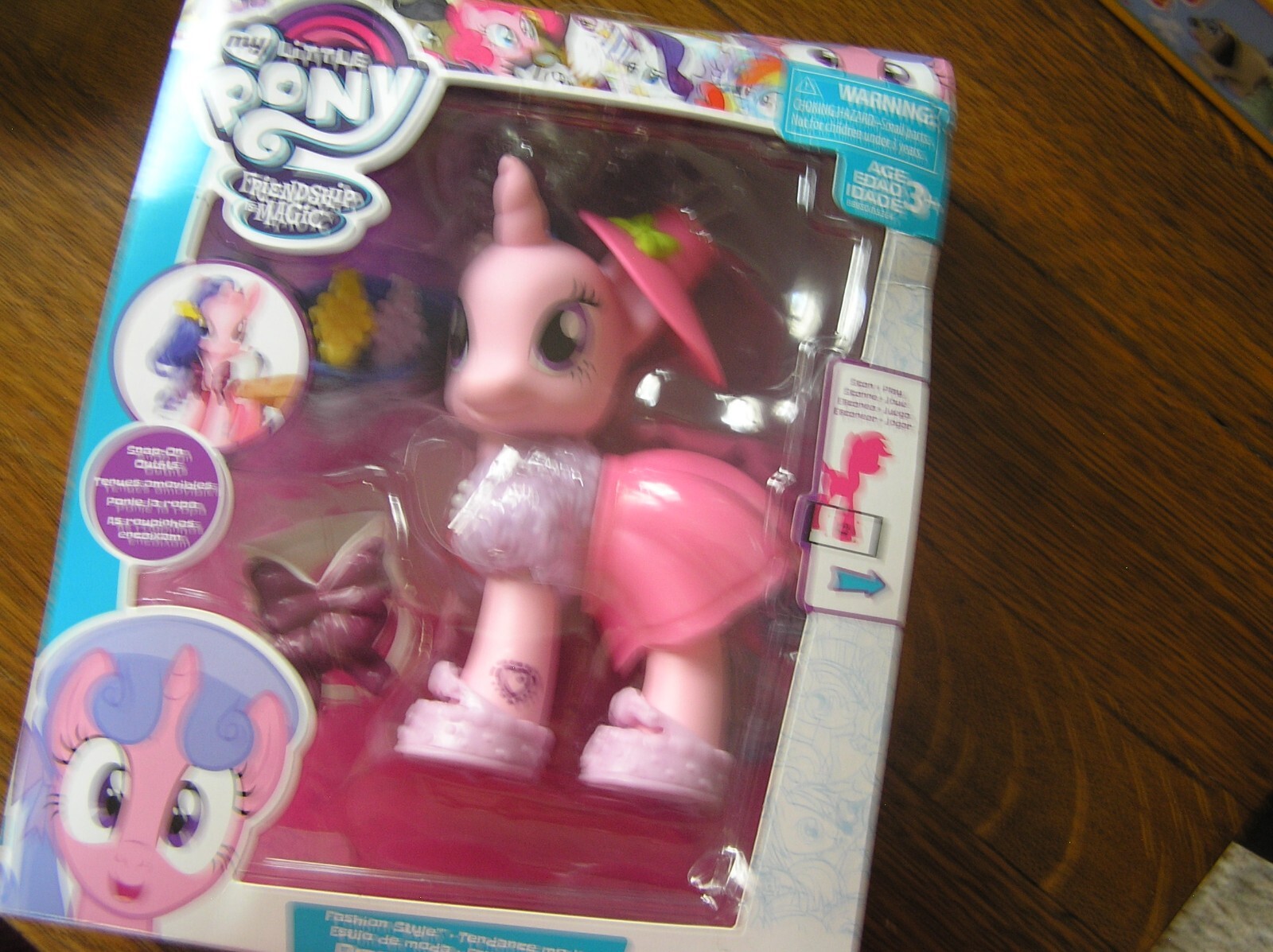 2016 Hasbro My Little Pony Friendship Magic ROYAL RIBBON 6" Pony con accessori