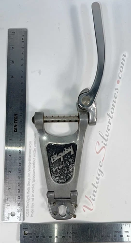 Silvertone (Harmony) 1446 guitar Bigsby B3 tailpiece tremolo vibrato circa 1960