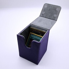 Deckbox Lila Trading Card Box  bis zu 100 Tra...
