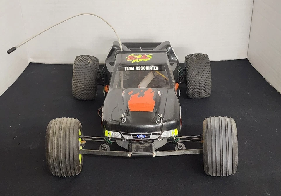 Team Associated RC10 T3 1:10 Competition Offroad Racing Truck Kit With Box - Image 3 of 4