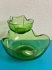 Vintage Anchor Hocking Green Glass Chip And Dip Pinched Petal Wavy Bowl Set EUC