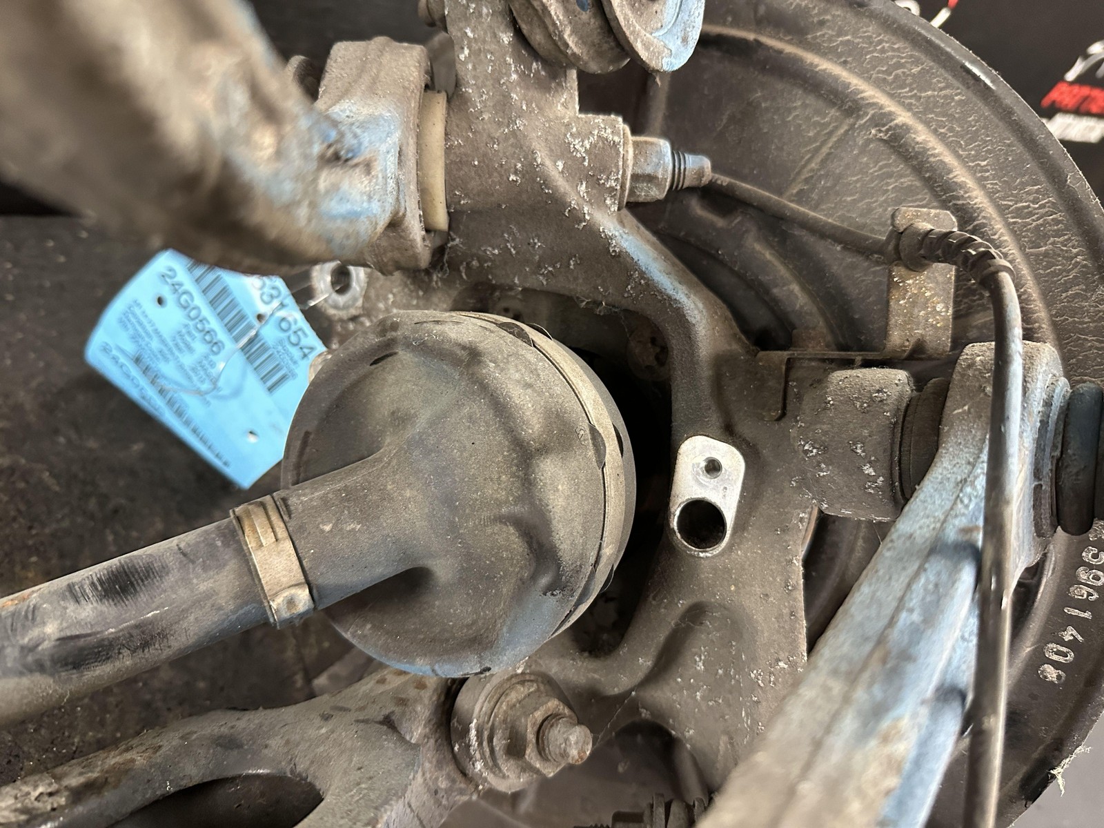 14-17 MASERATI GHIBLI REAR DRIVER LEFT KNEE SPINDLE KNUCKLE AXLE STUB HUB