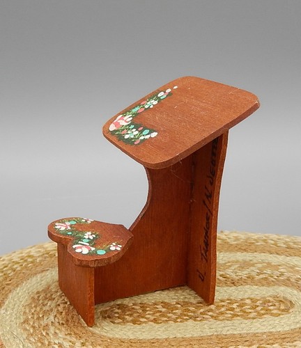 Vtg OOAK Hand Painted Heart Seat Child's Desk Artisan Dollhouse Miniature 1:12 - Picture 6 of 9