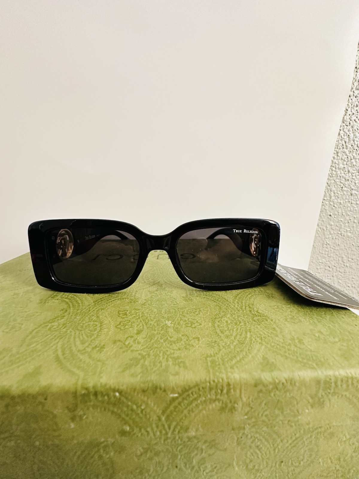 True Religion Sunglasses Black Gold Logo Oversized New With Tags NWT thumbnail 2