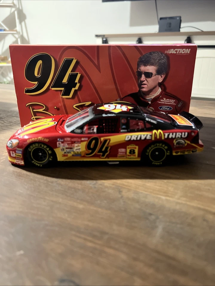 Bill Elliott #94 McDonalds 25TH Anniversary 2000 Taurus 1:24 Nascar Diecast Car - Image 3 of 4