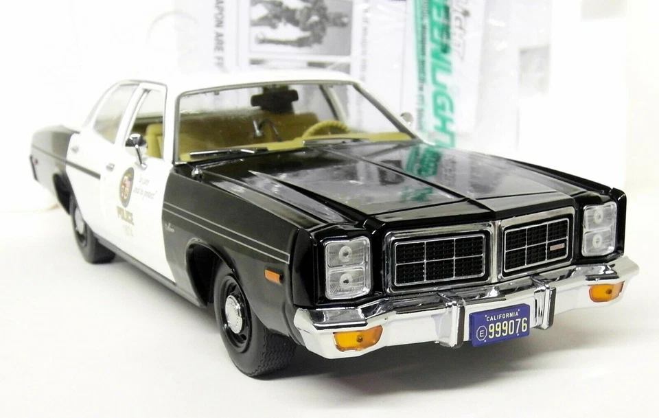 Greenlight 1/18 Scale - 1977 Dodge Monaco Police + Terminator Diecast model car - Image 3 of 4