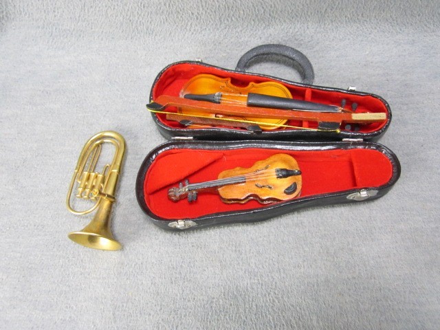 Vintage Doll Diorama Instrument Lot Violin w Carry Case Trumpet