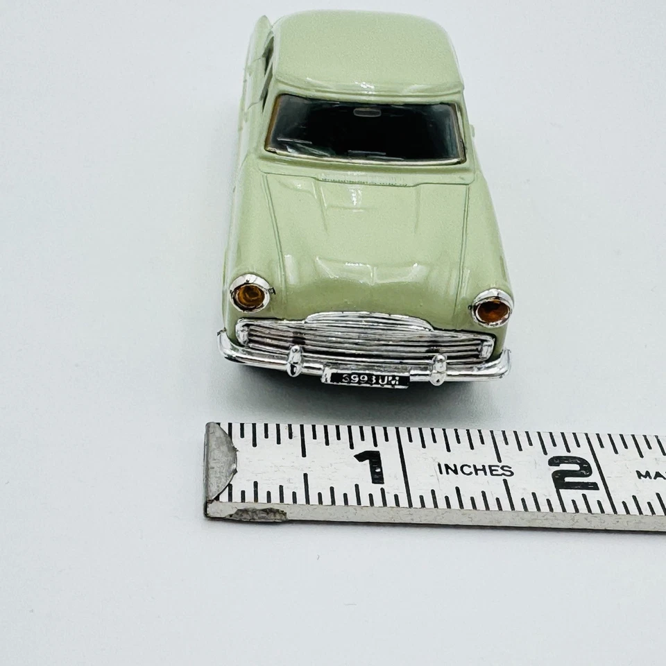 Vintage Corgi Toys 1:43 Ford Zodiac Mk2 2 Tone Green Unboxed - Image 3 of 4