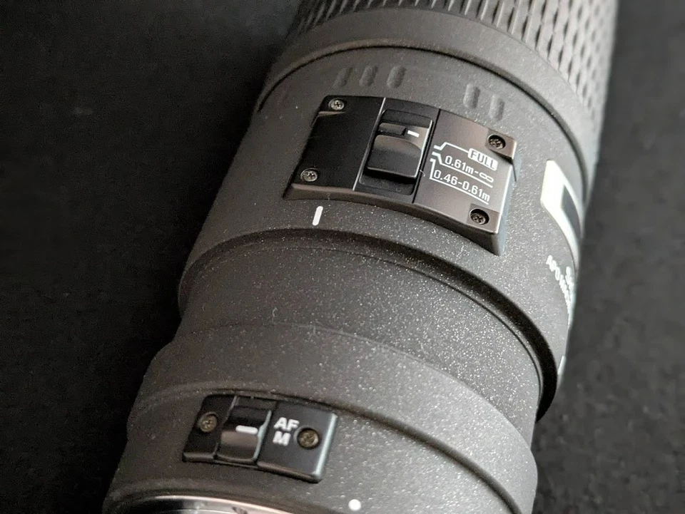 [US Duty Paid] Sigma 180mm f/3.5 APO Macro EX IF HSM Lens Canon EF w/Case w/Hood - Image 4 of 4