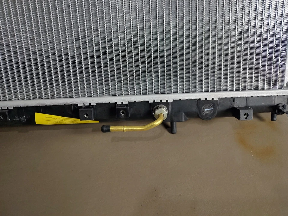 Radiador de aluminio para 1994 1995 1996 1997 1998 Mitsubishi Galant 2,4 L L4 CU2300 Foto 3 de 4