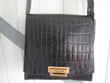 Sac à bandoulière en cuir noir façon crocodile Francesco Biasia