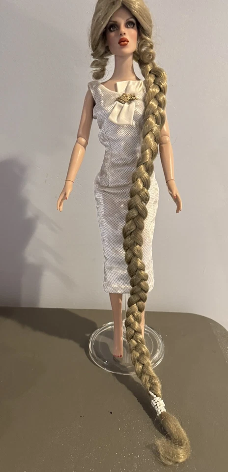 PELUCA MUÑECA, TALLA 5-6? TRENZA RAPUNZEL RUBIA MEDIANA, SE ADAPTA A TONNER TYLER DE 16 PULGADAS, LEER Foto 2 de 4