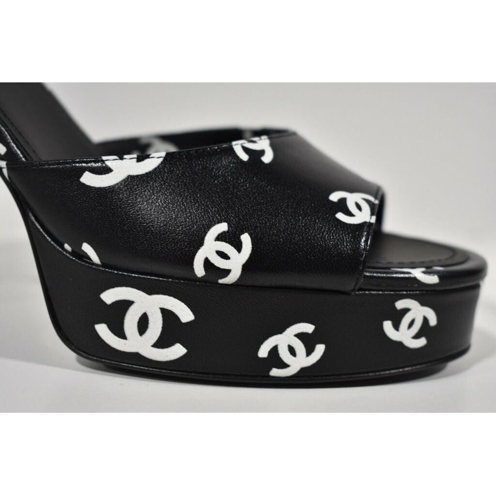 Chanel 22S Black White Lambskin CC Logo Platform Strap Block Chanel 22S Black White Lambskin CC Logo Platform Strap Block