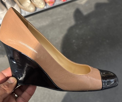 Kate Spade Biege black patent leather Tip wedge heels size 7 preowned