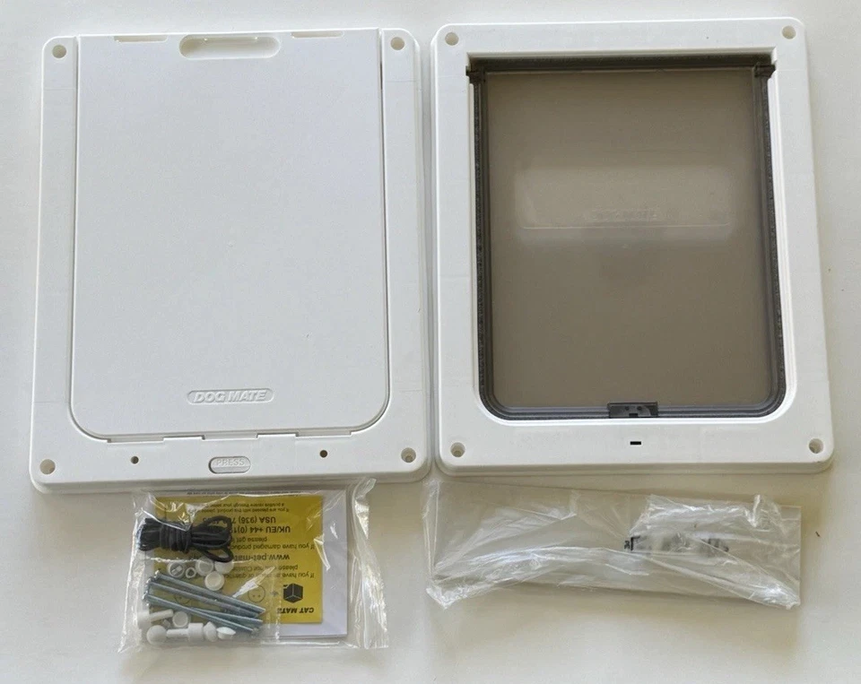 Puerta aislante múltiple Dog Mate tamaño mediano perros y gatos (perros hasta 18" hombro) Foto 3 de 4