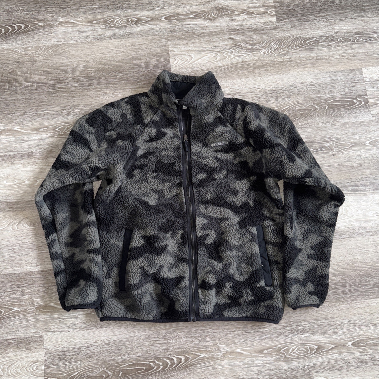 Columbia Men's Large Gray Camo Full Zip Fleece Jacket for Outdoor Adventures