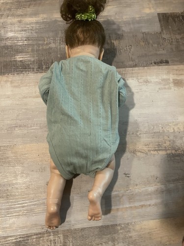 Realistische Babypuppe - Bild 2 von 14