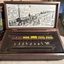 N Scale  DER ADLER  Classic 1835 Steam Locomotive  Passenger Set - Minitrix