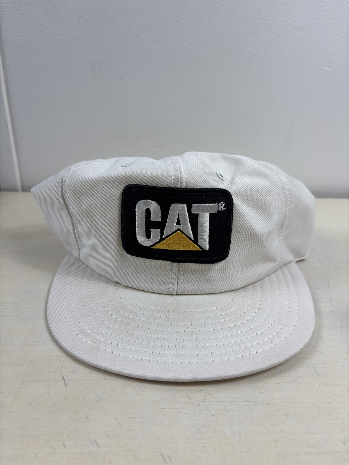 Vintage CAT Hat Cap Snap Back White Patch Embroid… - image 1