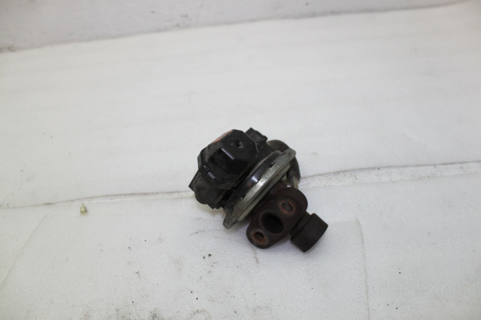 5F9E9Y456AA 2006 Ford Freestyle 3.0L EGR Emission Purge Valve B69K