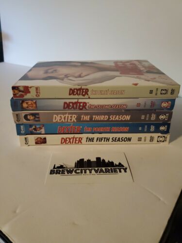 Boîte DVD Dexter Seasons 1-5 tous disques original testé fonctionnement - Photo 1/2