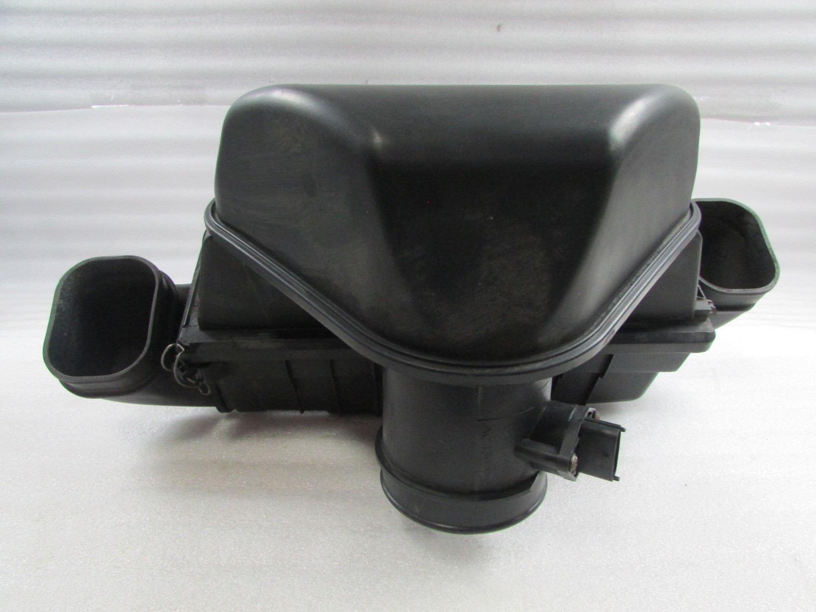 Maserati Quattroporte, Air Cleaner, Used, P/N 211794