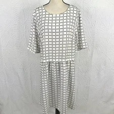 Long Tall Sally Size 16 Dress Short Sleeve Flowy Back Zip White Black Flowy