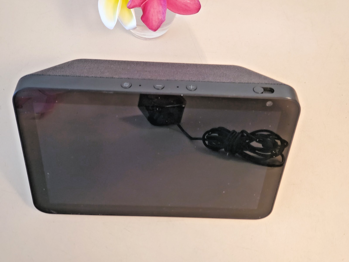 Amazon Echo Show 8 Smart Display White C7H6N3 with Stand at the