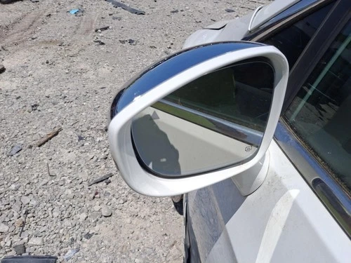 Used Left Door Mirror fits: 2017 Chrysler Pacifica power heated power folding w/