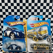 Hot Wheels Volkswagen Beetle & Hot Wheels High School Bus Chrome/ Yellow - VW