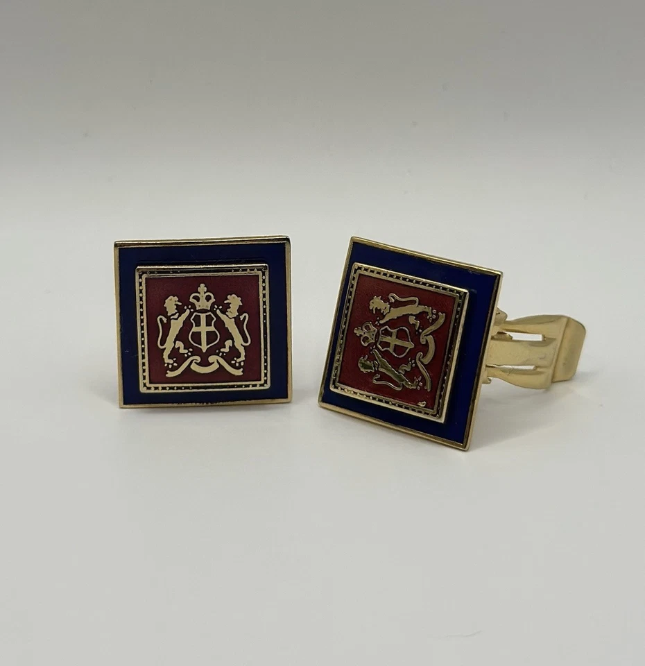 Pendientes Preppy Vintage Cresta Heráldica Clip-On - Corona y Escudo Esmalte Rojo y Azul Foto 2 de 3