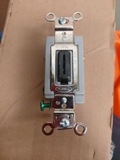 Hubbell HBL1557L, 20A 120/277V,, SPDT Nero, Blocco momentaneo 