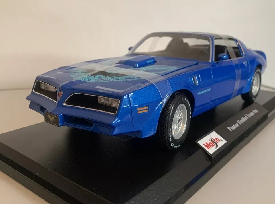 Pontiac Firebird Trans Am Blue Maisto Special Edition 1:18 Scale