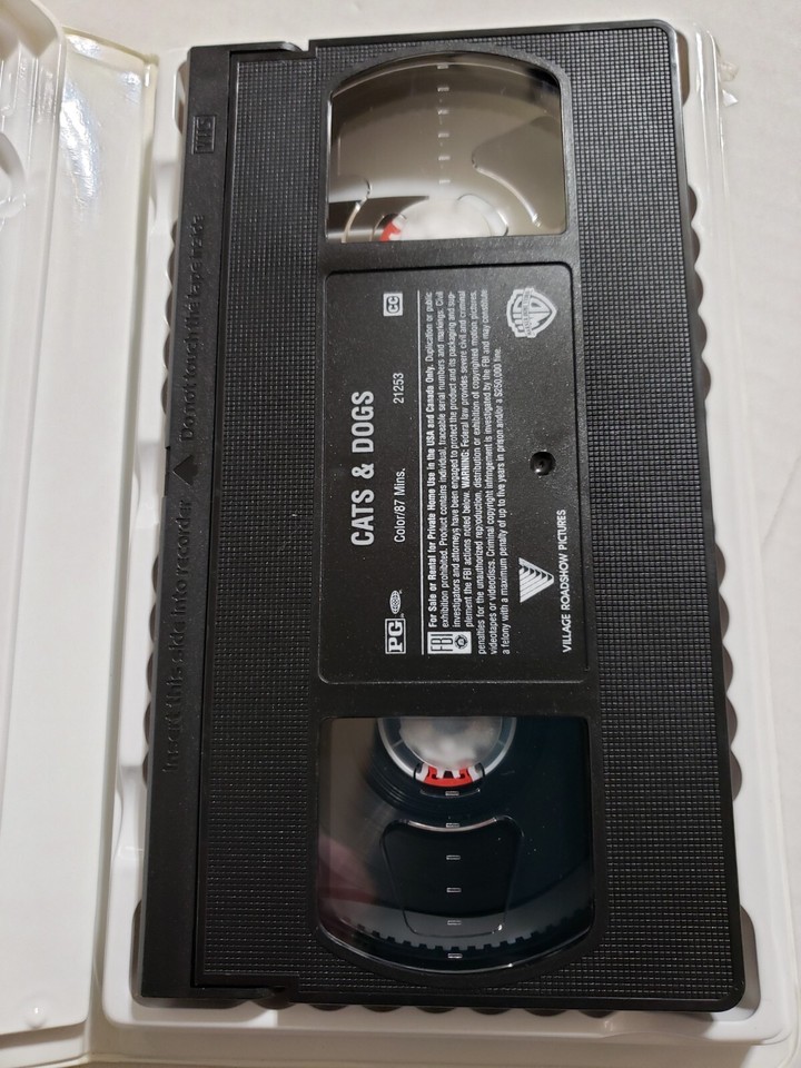 Cats & Dogs VHS 2001 (Clamshell) | eBay