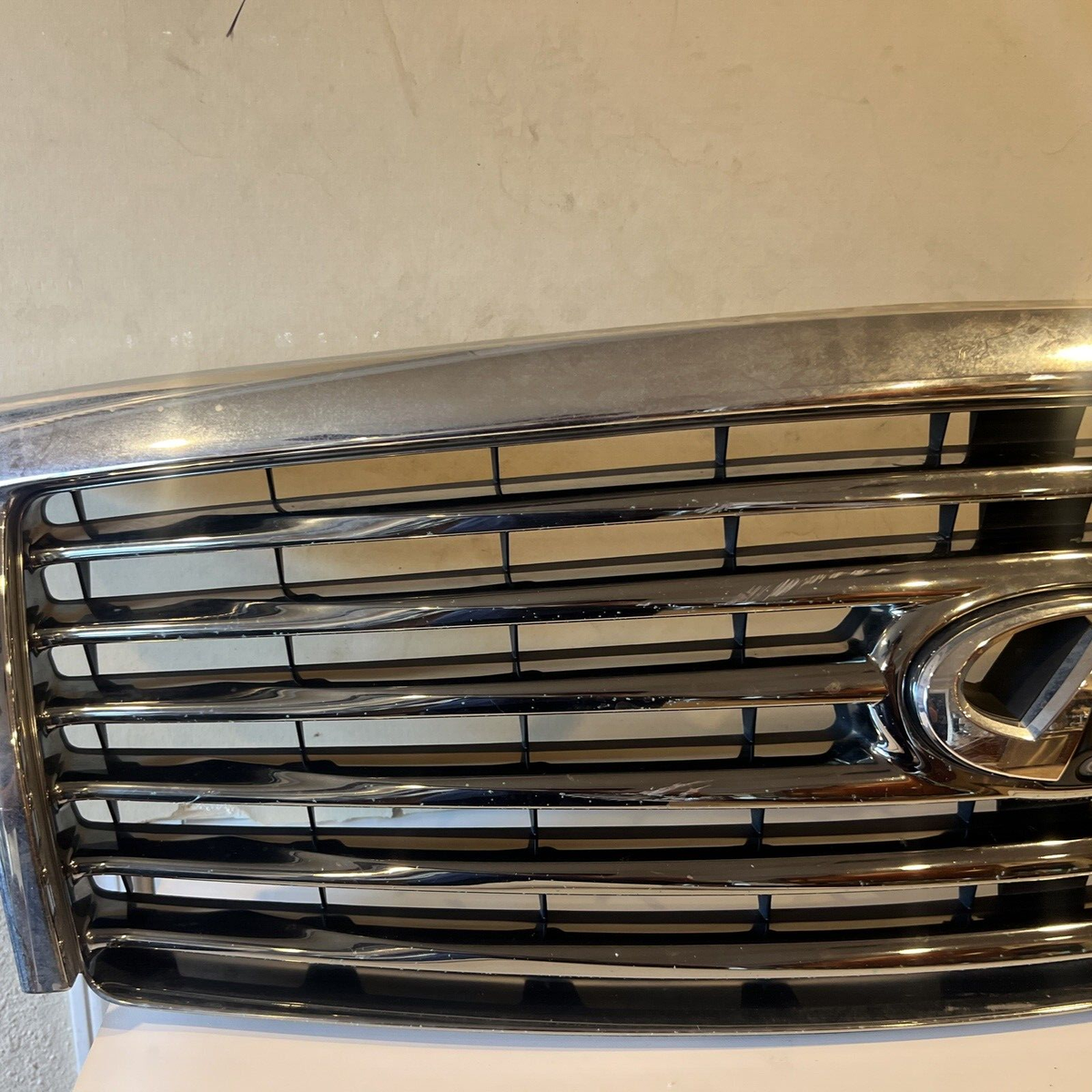 11 12 13 INFINITI QX56 QX80 623101LA0A GRILL WITH CAMERA GRILLE