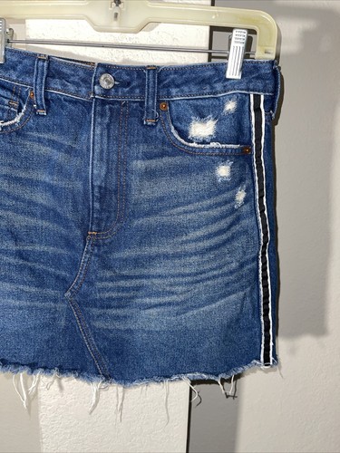 Falda Denim Natural Zoe Corte Dobladillo Crudo Abercrombie & Fitch Talla 26/2 - Imagen 3 de 8