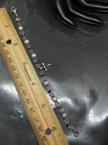 Vintage Bracelet Faux Pearl Clear Faceted Beads Silver Tone Cross Charm 6.5” - Picture 5 of 5