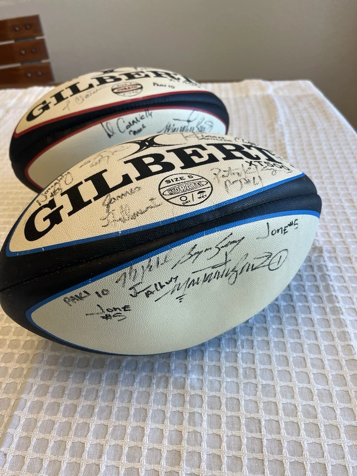 2 recuerdos de rugby firmados Gilbert Ball Paki #10 Jone #5 ¿Entrenador Caravelli? Inteligente Foto 3 de 4