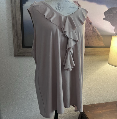 Who What Wear Women s Maternity 2XL Beige V-Neck Sleeveless Ruffle Blouse