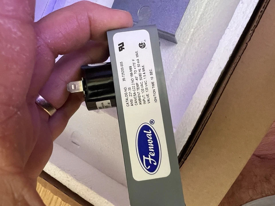 BOSCH 00618624 Ignition Coil 1/2" NPT Plastic Automotive Component - Image 3 of 4