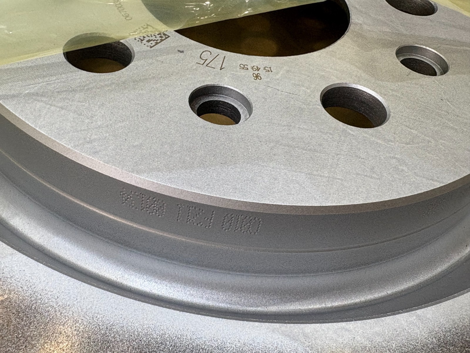 OEM FOR MASERATI LEVANTE 3.0 CROSS DRILLED PERFORMANCE FRONT BRAKE DISCS PADS