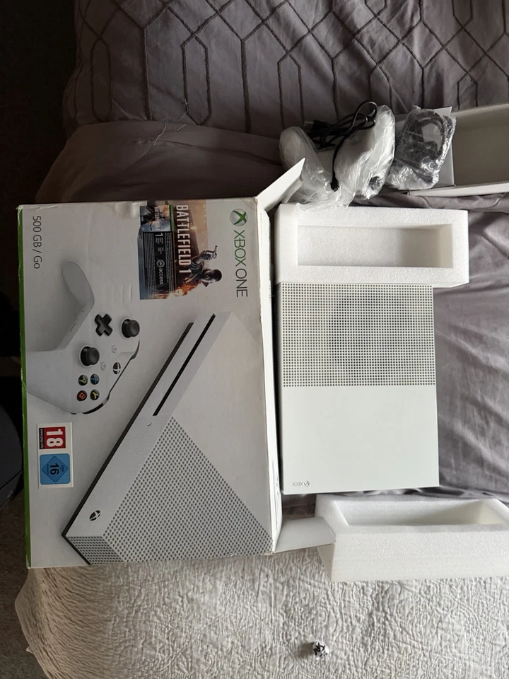 Xbox One S Console 500GB (White) - ORIGINAL BOX, PACKAGING & CONTROLLER - Image 4 of 4