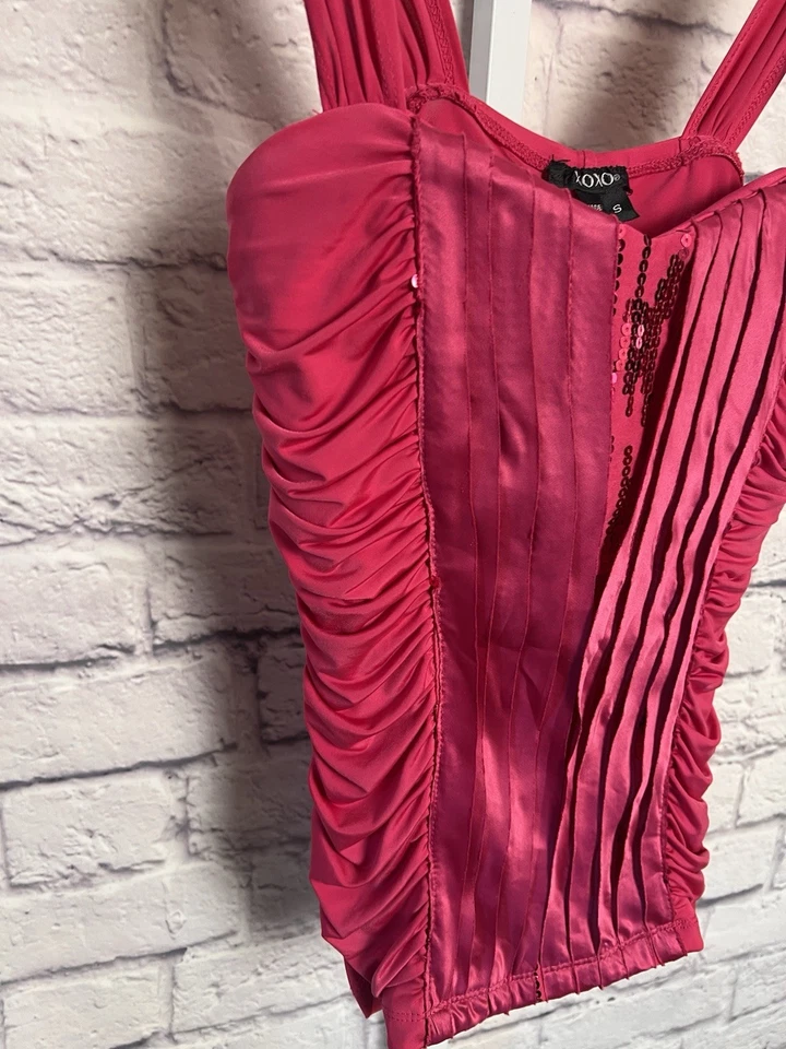 Camiseta sin mangas XOXO acanalada con detalles de volantes y lentejuelas talla S Foto 2 de 4