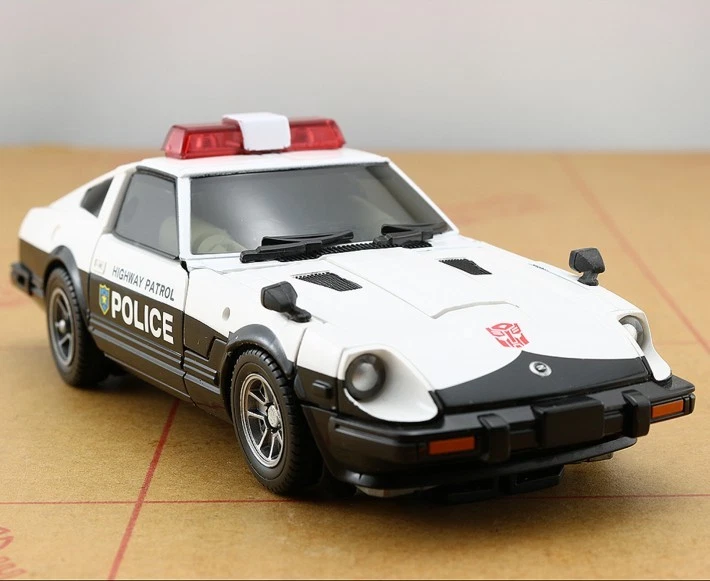 Transformers Masterpiece MP17 Autobots Prowl Action Figure Toy New in Box - Image 4 of 4