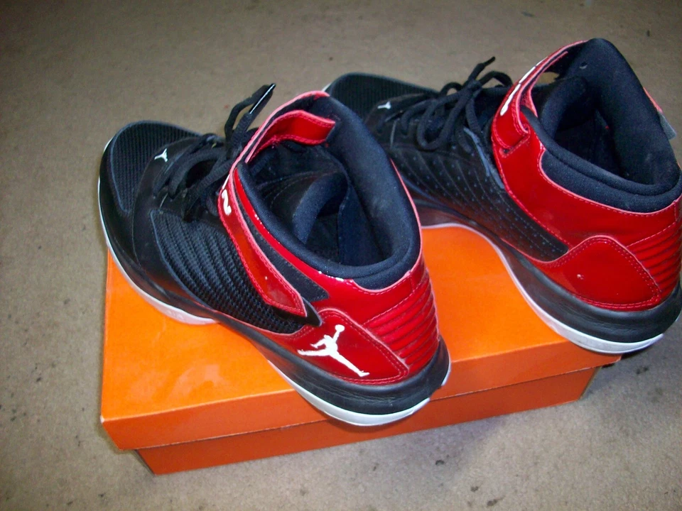 Tenis de baloncesto Nike Air Jordan BCT 3 Mid negros rojos para hombre talla 10 8-16 nuevos en caja Foto 3 de 4