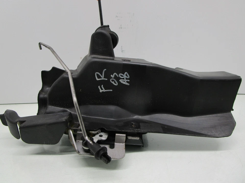 04-10 奥迪 A8 四轮前右乘客侧门锁闩锁激活器 原始设备制造商 — 第 2/4 张图片