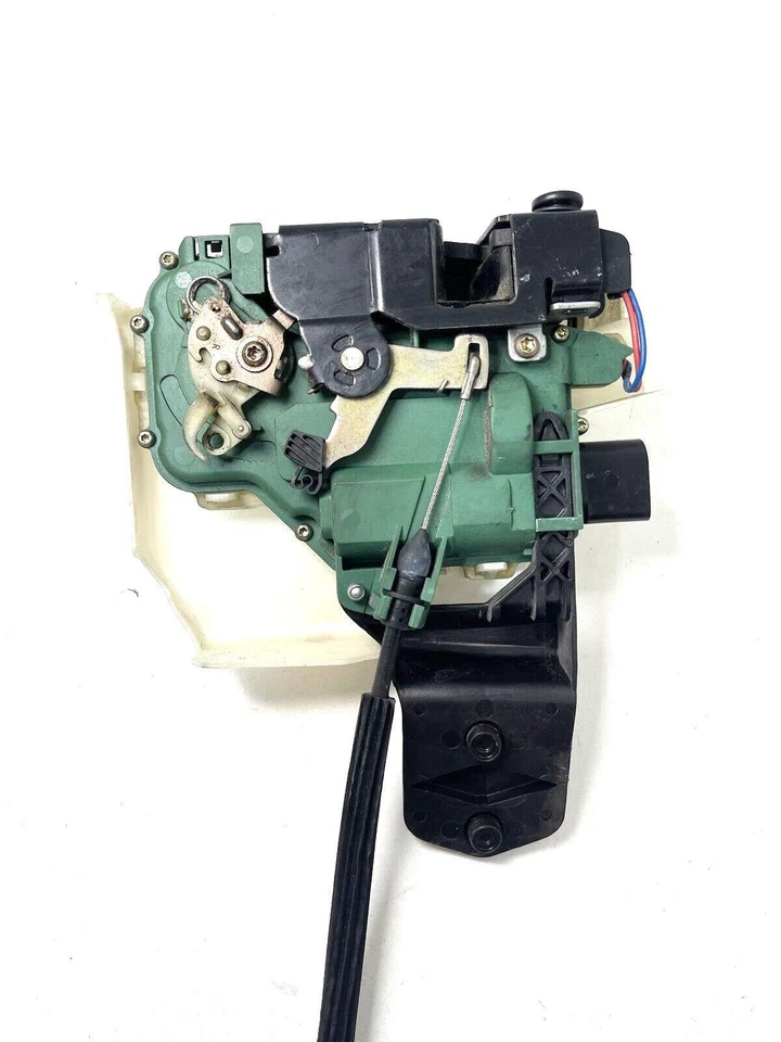 Pestillo de cerradura de puerta delantera derecha Volkswagen Passat Jetta Golf 99-10 Beetle 1999-2005 Foto 4 de 4